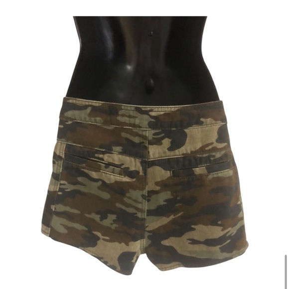 Ashley Mason green brown camo print zip front hot shorts size 7/28 new - Picture 4 of 7